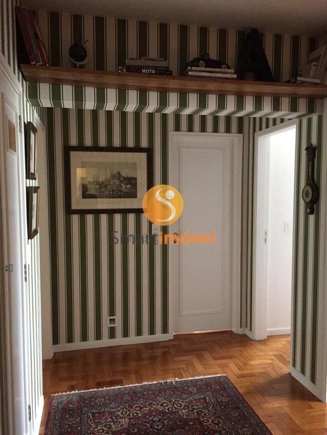 Apartamento com 240m², 4 quartos sendo 1 suíte, e 3 vagas - Petrópolis - 