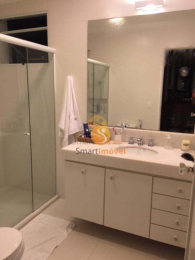 Apartamento com 240m², 4 quartos sendo 1 suíte, e 3 vagas - Petrópolis - 