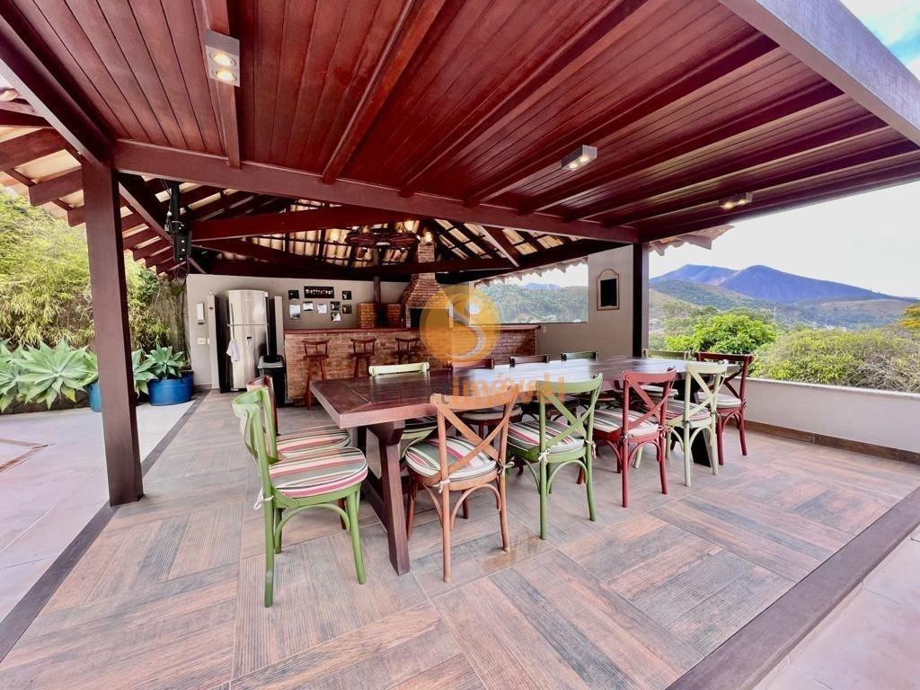 Casa DUPLEX em condomínio fechado com 280m², 4 suítes e 4 vagas - Petrópolis - 