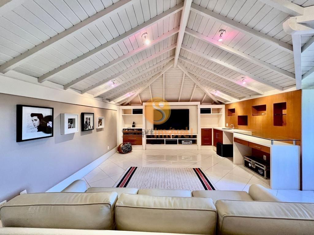 Casa DUPLEX em condomínio fechado com 280m², 4 suítes e 4 vagas - Petrópolis - 