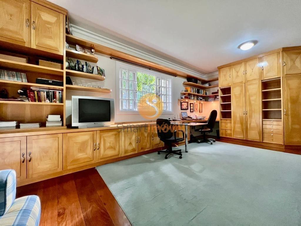 Casa DUPLEX em condomínio fechado com 280m², 4 suítes e 4 vagas - Petrópolis - 