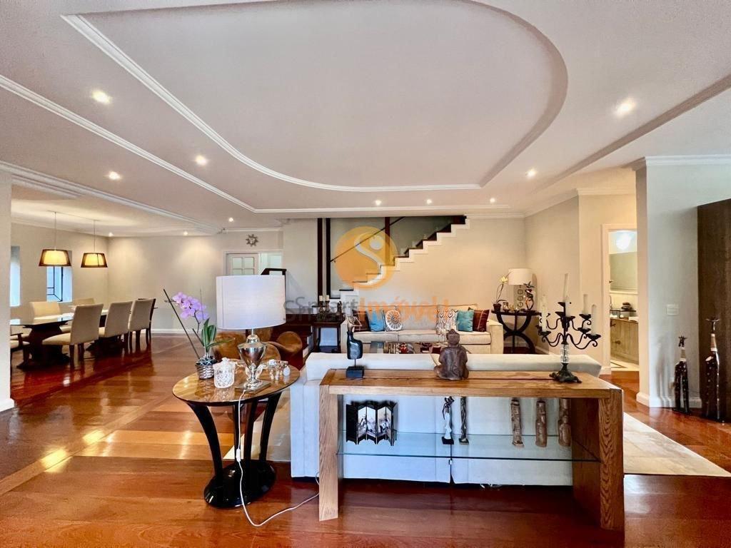 Casa DUPLEX em condomínio fechado com 280m², 4 suítes e 4 vagas - Petrópolis - 