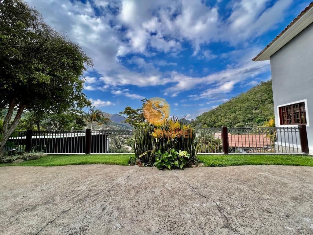 Casa DUPLEX em condomínio fechado com 280m², 4 suítes e 4 vagas - Petrópolis - 