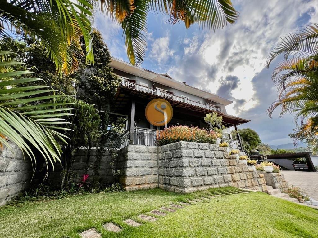 Casa DUPLEX em condomínio fechado com 280m², 4 suítes e 4 vagas - Petrópolis - 