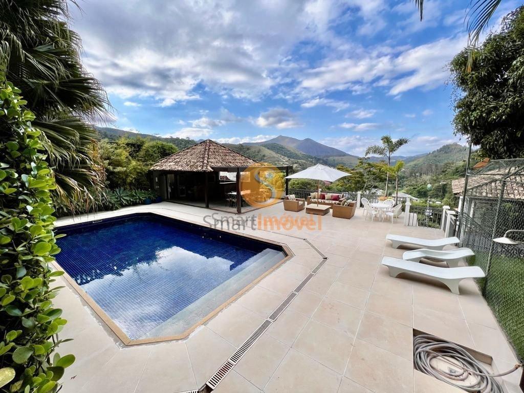 Casa DUPLEX em condomínio fechado com 280m², 4 suítes e 4 vagas - Petrópolis - 