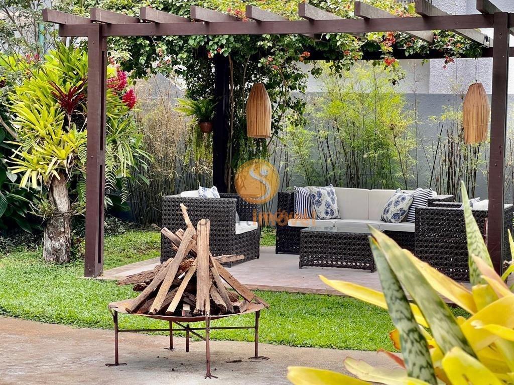 Casa DUPLEX em condomínio fechado com 280m², 4 suítes e 4 vagas - Petrópolis - 