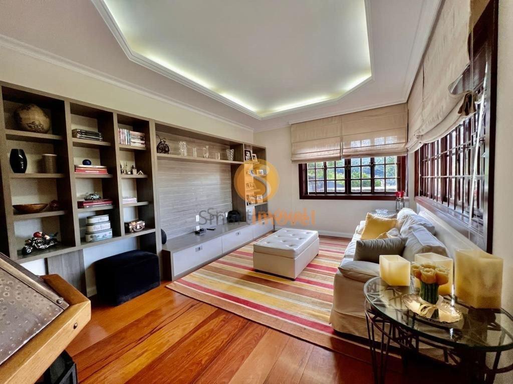 Casa DUPLEX em condomínio fechado com 280m², 4 suítes e 4 vagas - Petrópolis - 