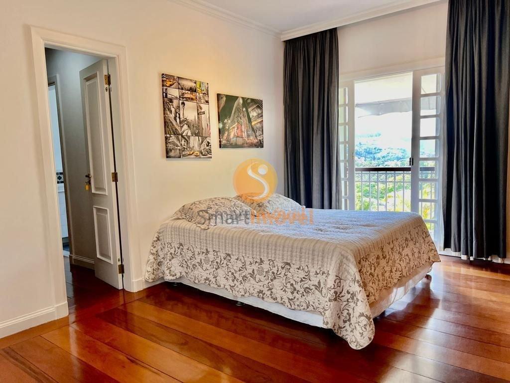 Casa DUPLEX em condomínio fechado com 280m², 4 suítes e 4 vagas - Petrópolis - 