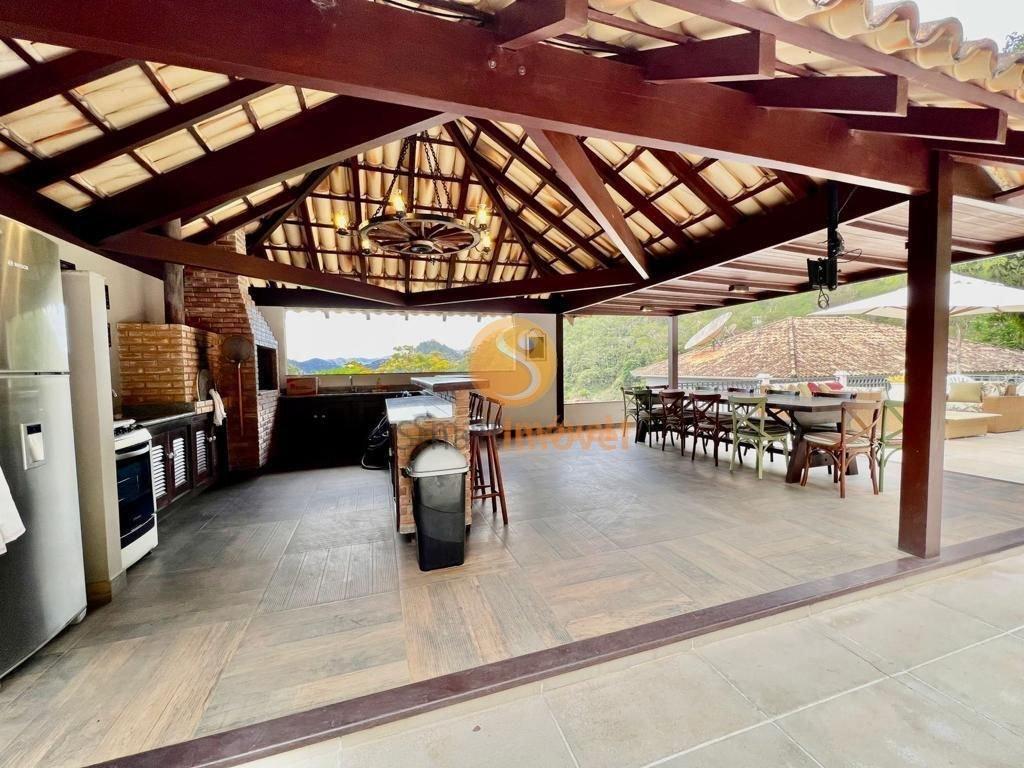Casa DUPLEX em condomínio fechado com 280m², 4 suítes e 4 vagas - Petrópolis - 