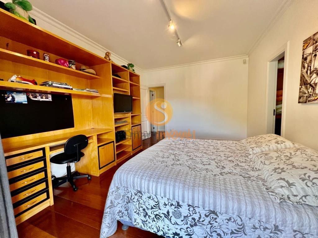 Casa DUPLEX em condomínio fechado com 280m², 4 suítes e 4 vagas - Petrópolis - 