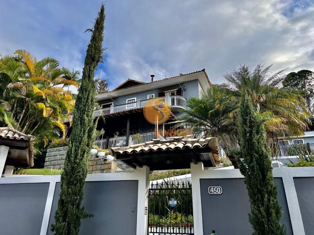Casa DUPLEX em condomínio fechado com 280m², 4 suítes e 4 vagas - Petrópolis - 