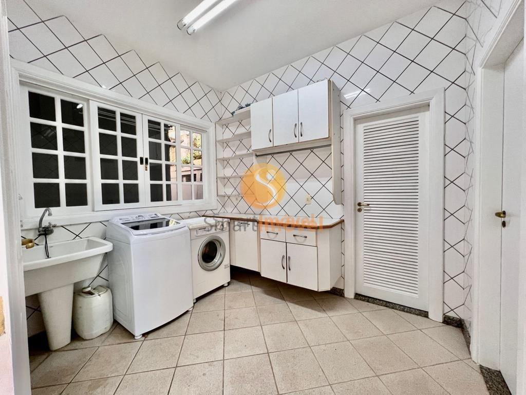 Casa DUPLEX em condomínio fechado com 280m², 4 suítes e 4 vagas - Petrópolis - 