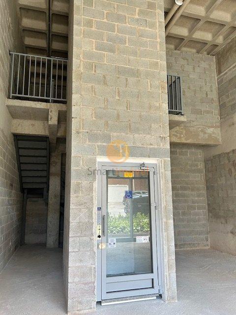 Loja comercial com 71,93m², 2 banheiros, mezanino, e 1 vaga  São Paulo - 