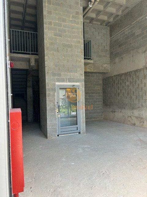 Loja comercial com 71,93m², 2 banheiros, mezanino, e 1 vaga  São Paulo - 