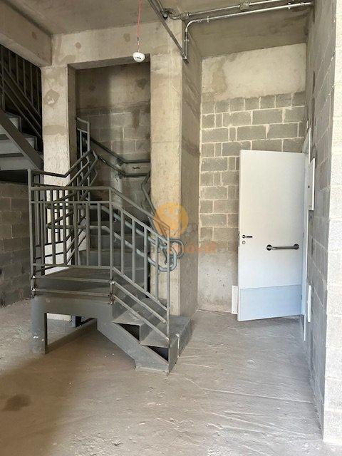 Loja comercial com 71,93m², 2 banheiros, mezanino, e 1 vaga  São Paulo - 