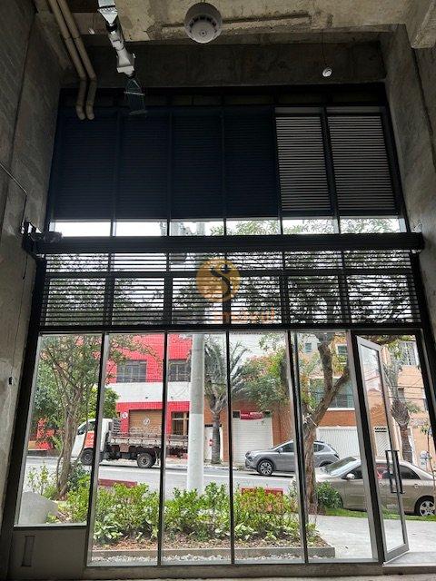 Loja comercial com 68,95m², 2 banheiros, mezanino, e 1 vaga  São Paulo - 