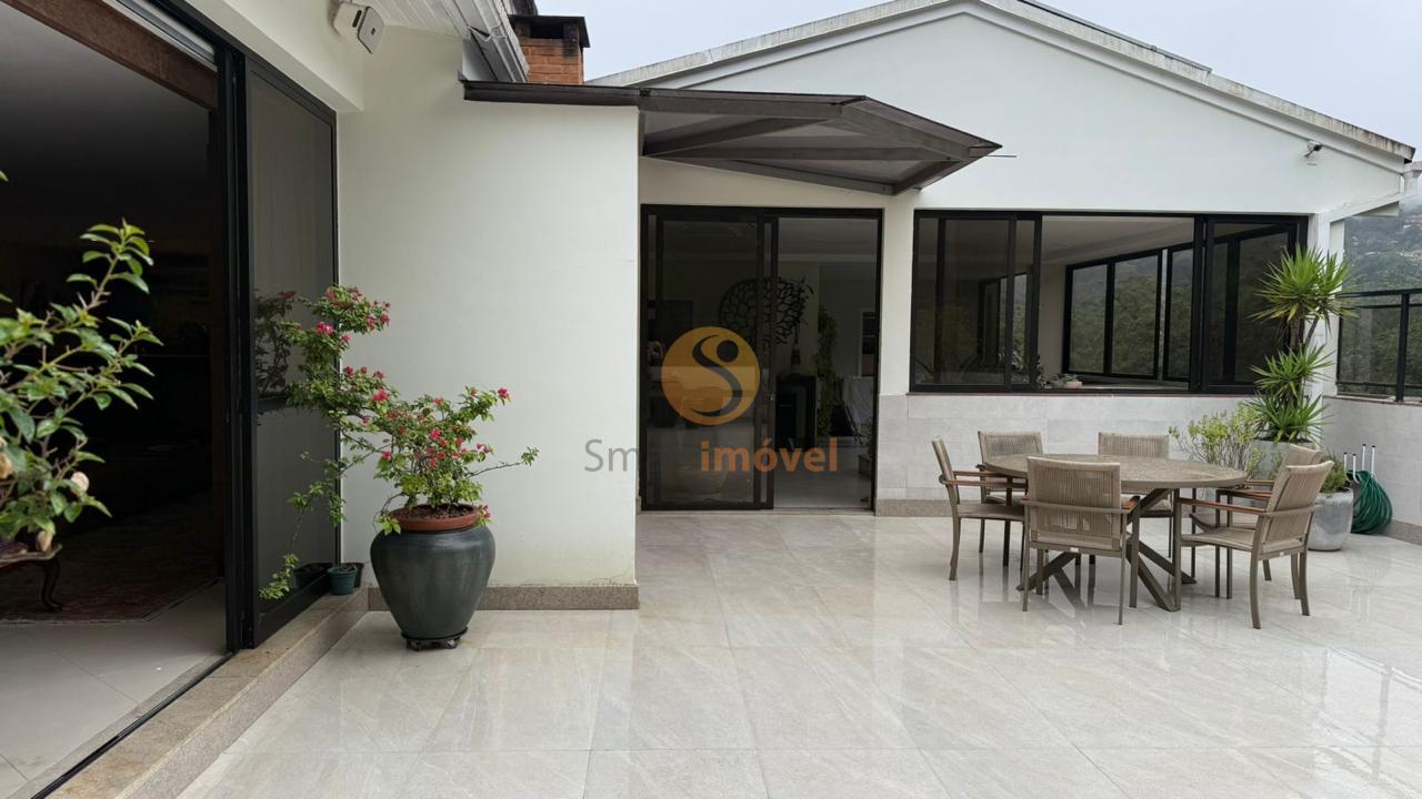 Cobertura Duplex com 500m&sup2;, 3 su&iacute;tes e 2 vagas  Petrópolis - 