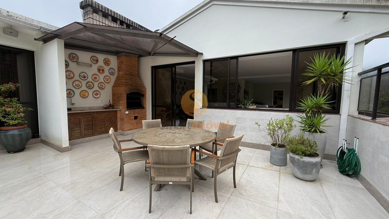 Cobertura Duplex com 500m&sup2;, 3 su&iacute;tes e 2 vagas  Petrópolis - 