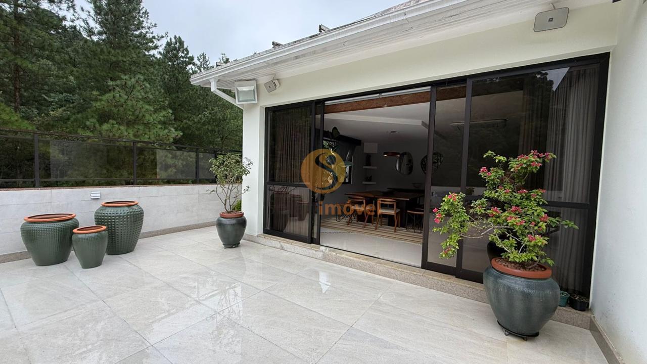 Cobertura Duplex com 500m&sup2;, 3 su&iacute;tes e 2 vagas  Petrópolis - 