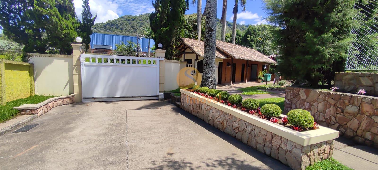 Cobertura Duplex com 500m&sup2;, 3 su&iacute;tes e 2 vagas  Petrópolis - 