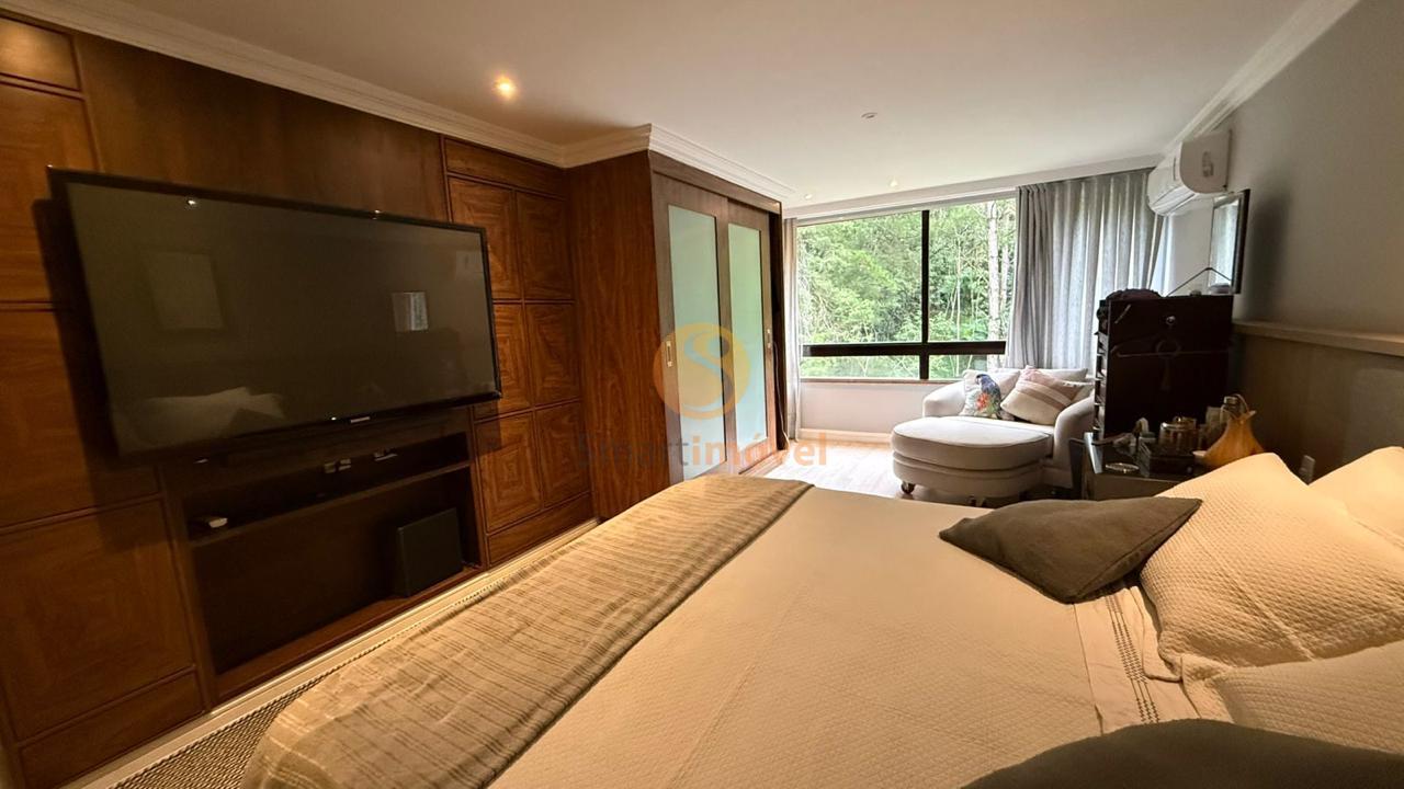 Cobertura Duplex com 500m&sup2;, 3 su&iacute;tes e 2 vagas  Petrópolis - 