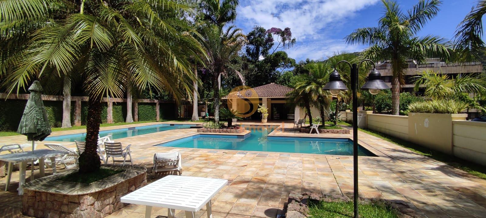 Cobertura Duplex com 500m&sup2;, 3 su&iacute;tes e 2 vagas  Petrópolis - 