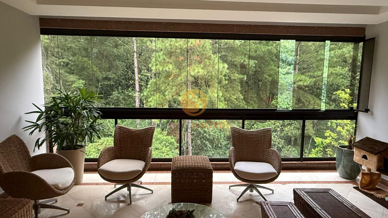 Cobertura Duplex com 500m&sup2;, 3 su&iacute;tes e 2 vagas  Petrópolis - 