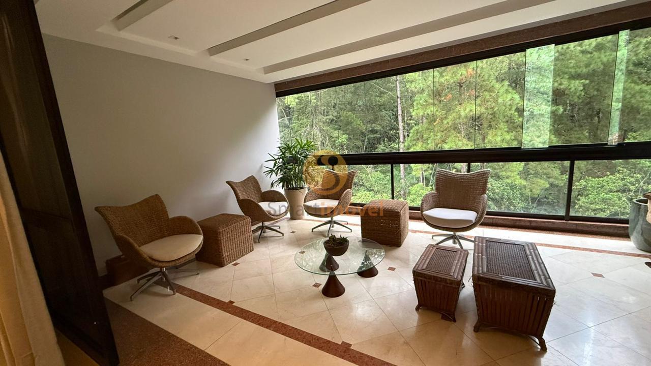 Cobertura Duplex com 500m&sup2;, 3 su&iacute;tes e 2 vagas  Petrópolis - 