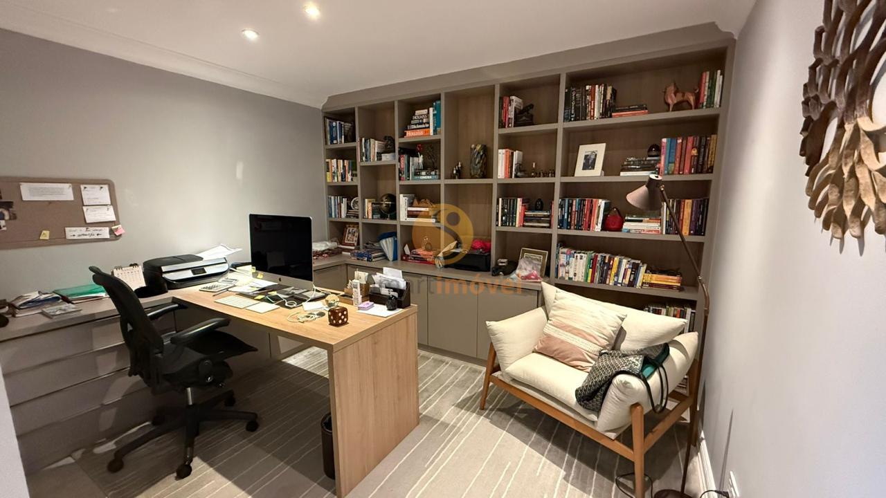 Cobertura Duplex com 500m&sup2;, 3 su&iacute;tes e 2 vagas  Petrópolis - 