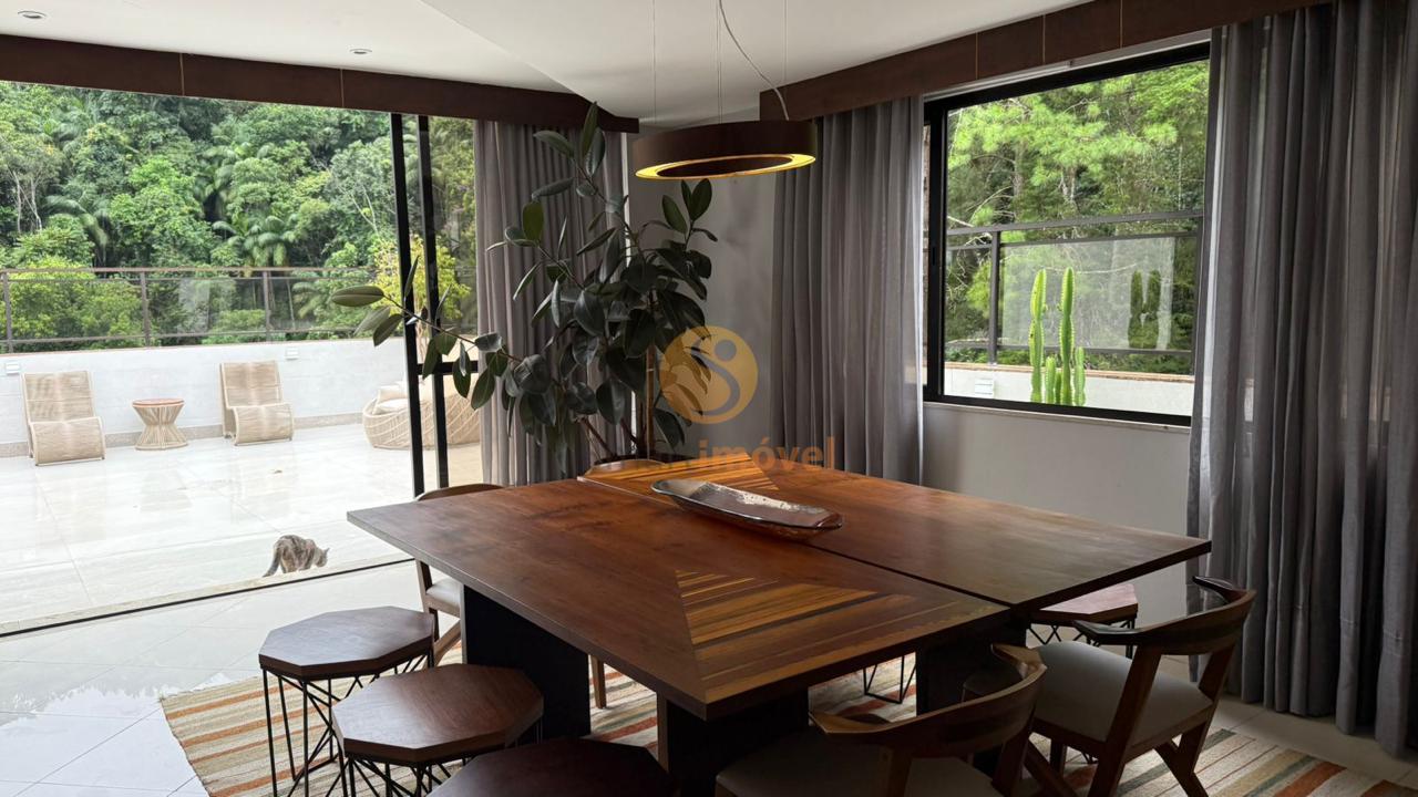 Cobertura Duplex com 500m&sup2;, 3 su&iacute;tes e 2 vagas  Petrópolis - 