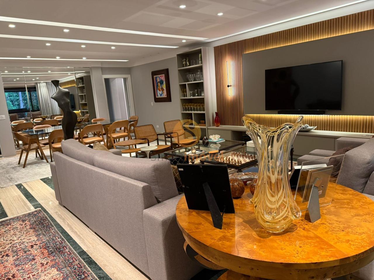 Cobertura Duplex com 500m&sup2;, 3 su&iacute;tes e 2 vagas  Petrópolis - 