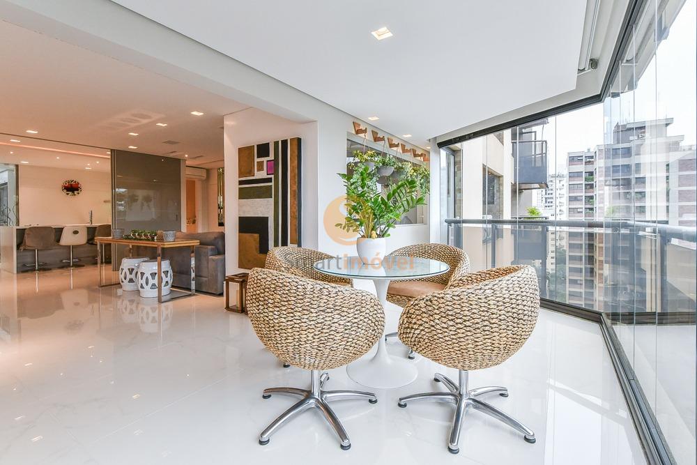 Apartamento com 244m&sup2;, 3 quartos, sendo 3 su&iacute;tes, e 3 vagas  São Paulo - 