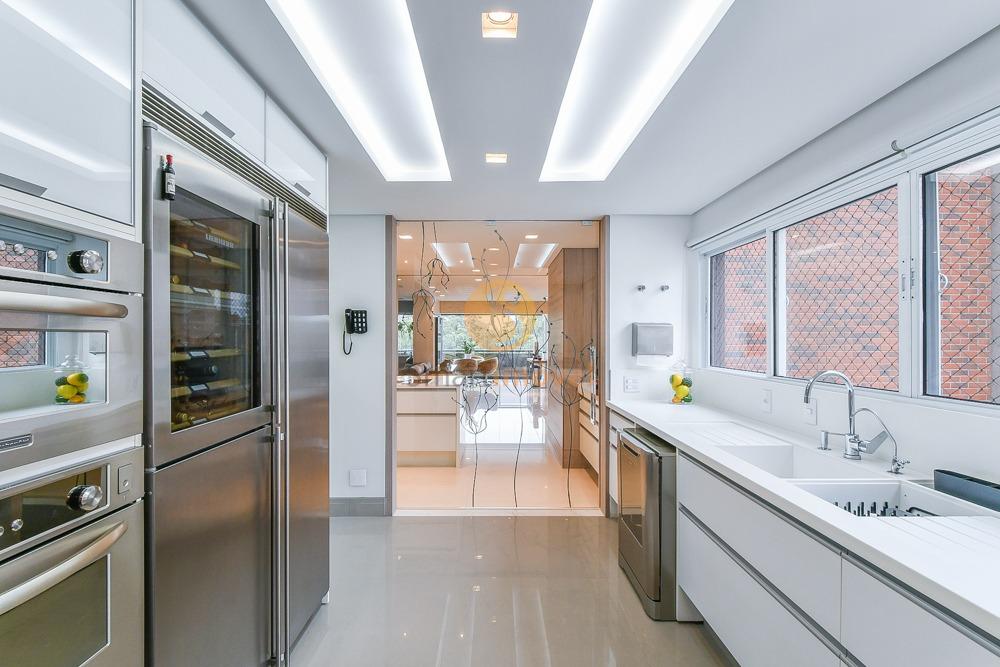 Apartamento com 244m&sup2;, 3 quartos, sendo 3 su&iacute;tes, e 3 vagas  São Paulo - 