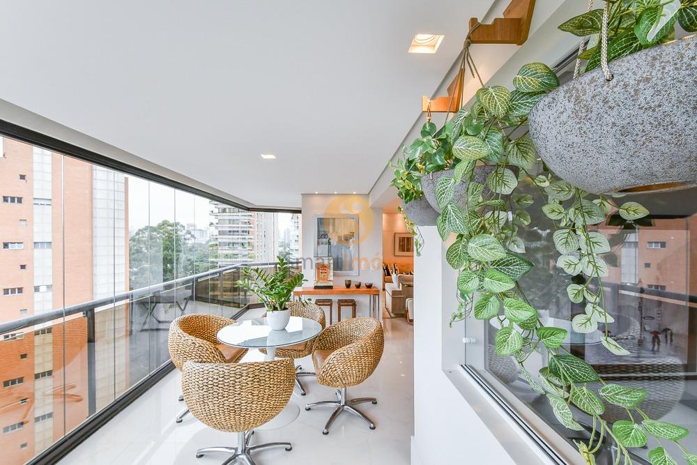 Apartamento com 244m&sup2;, 3 quartos, sendo 3 su&iacute;tes, e 3 vagas  São Paulo - 