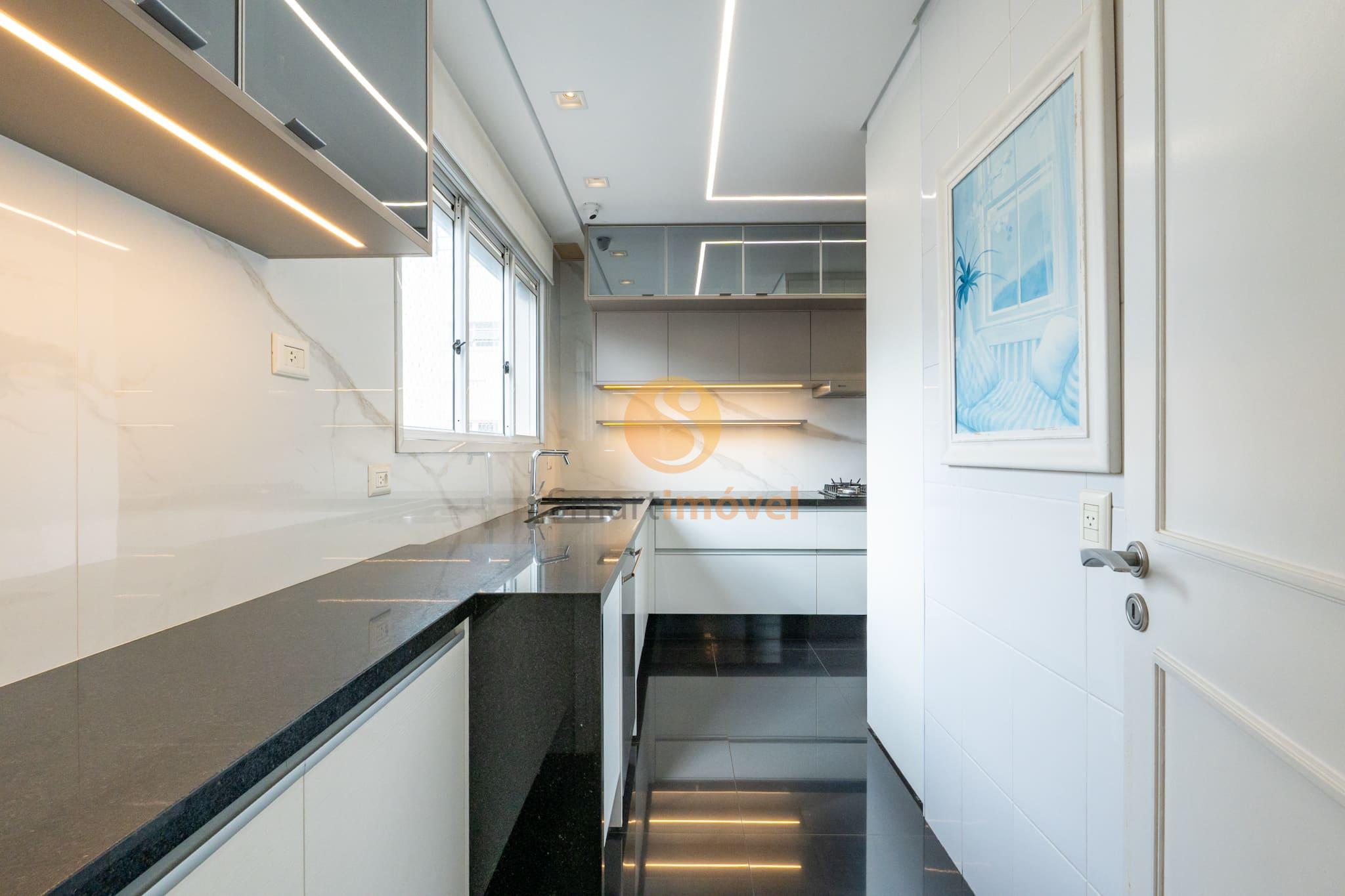 Apartamento com 234m&sup2;, 4 quartos, sendo 4 su&iacute;tes, 4 vagas  São Paulo - 