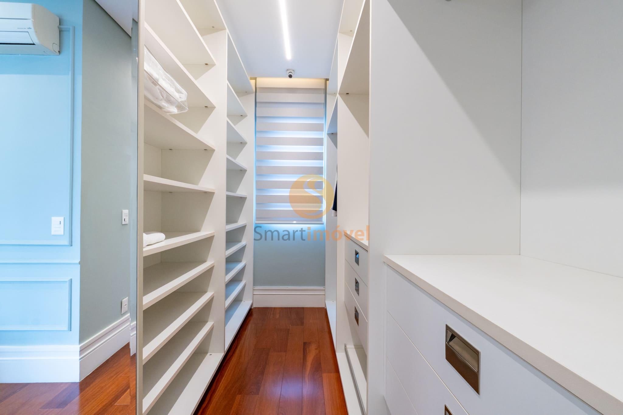 Apartamento com 234m&sup2;, 4 quartos, sendo 4 su&iacute;tes, 4 vagas  São Paulo - 