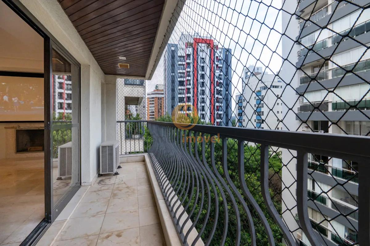 Apartamento com 165m&sup2;, 3 quartos, sendo 3 su&iacute;tes e 3 vagas  São Paulo - 