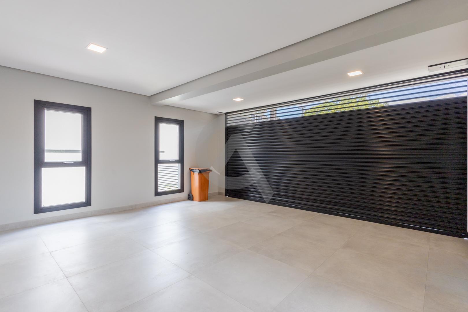 Casa em condom&iacute;nio &agrave; venda mobiliada 4 su&iacute;tes, p&aacute;tio com piscina em Canoas Rua Monte Castelo Canoas - 