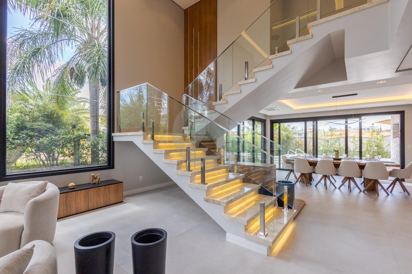 Casa em condom&iacute;nio &agrave; venda mobiliada 4 su&iacute;tes, p&aacute;tio com piscina em Canoas Rua Monte Castelo Canoas - 