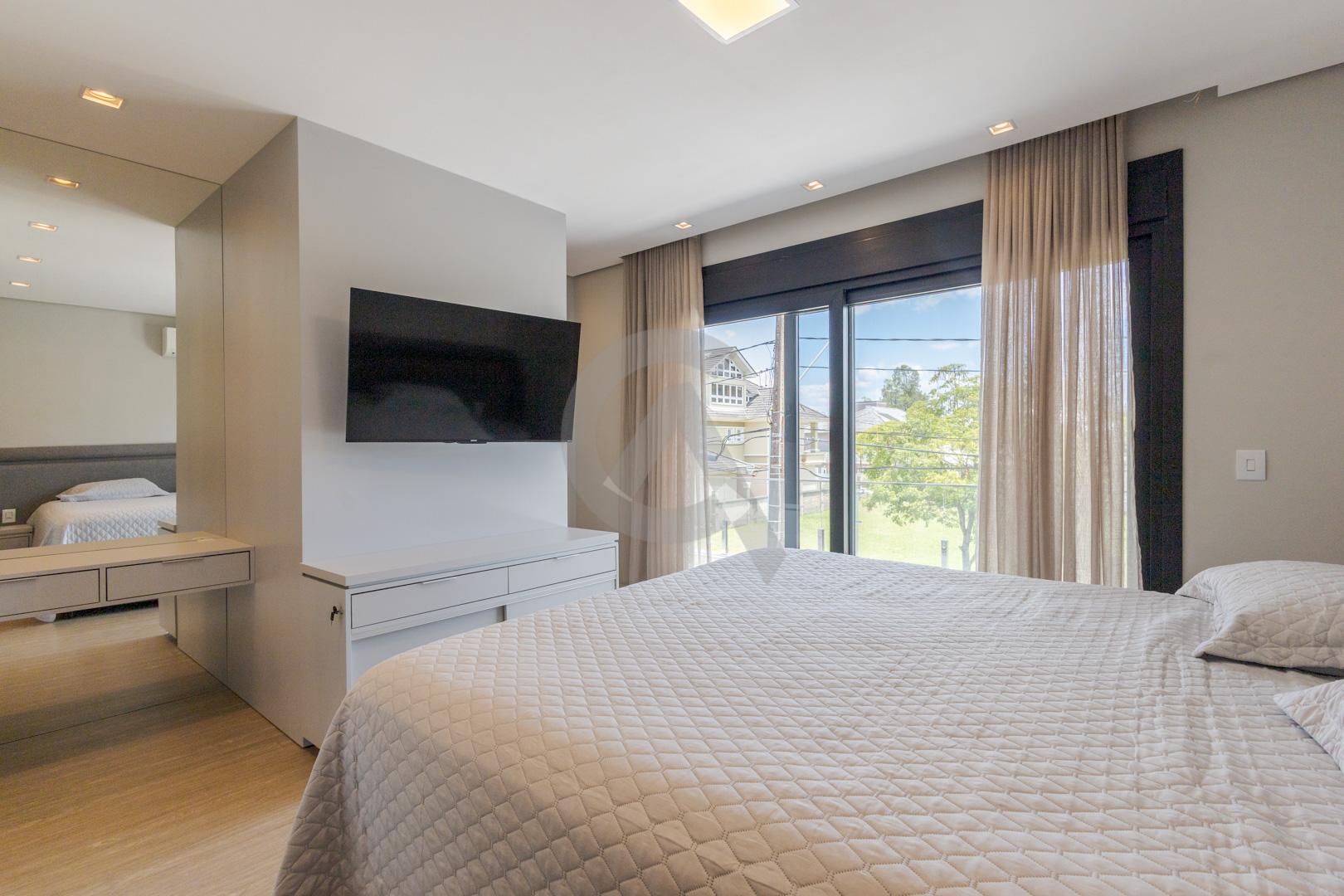 Casa em condom&iacute;nio &agrave; venda mobiliada 4 su&iacute;tes, p&aacute;tio com piscina em Canoas Rua Monte Castelo Canoas - 