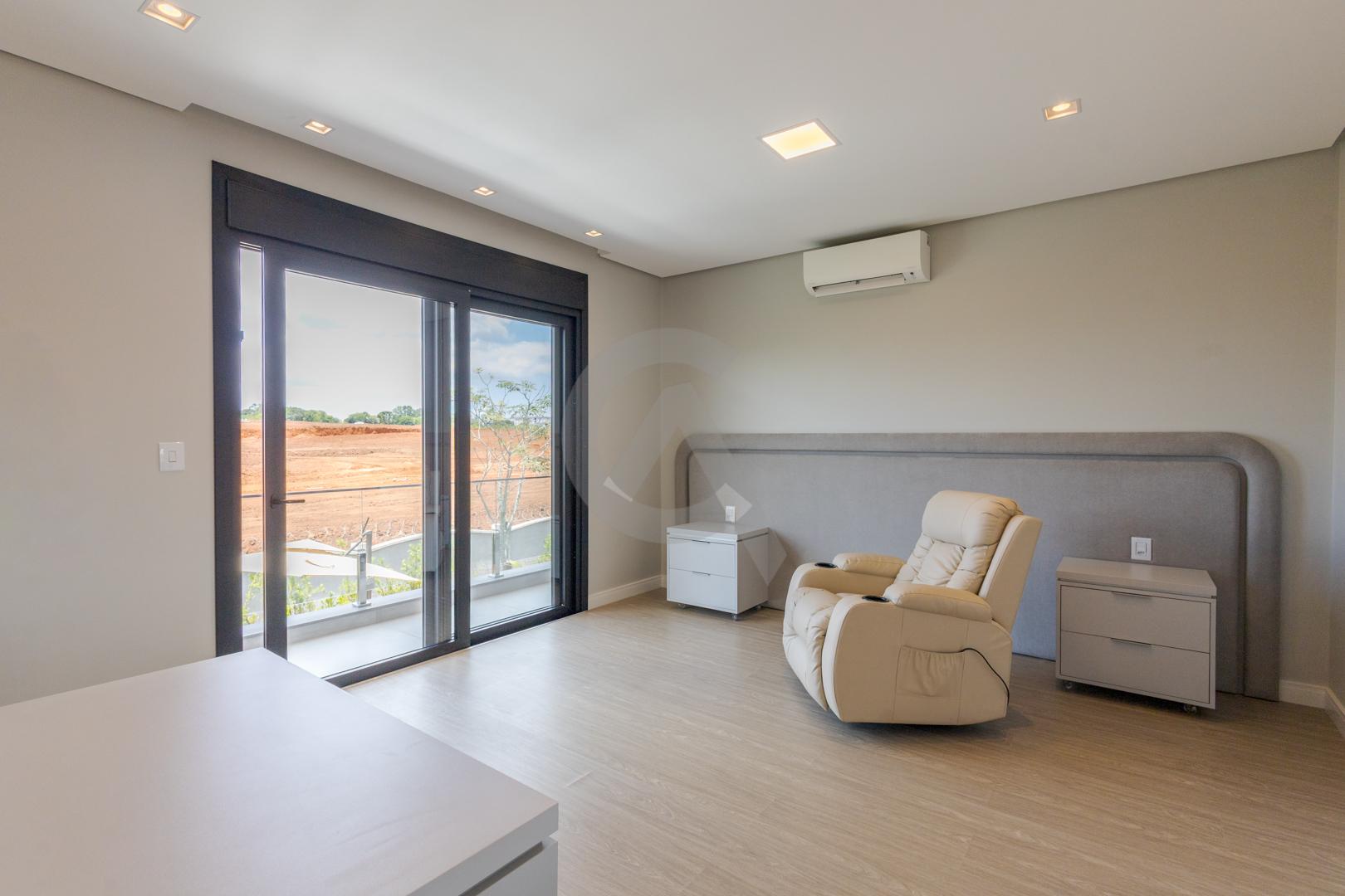 Casa em condom&iacute;nio &agrave; venda mobiliada 4 su&iacute;tes, p&aacute;tio com piscina em Canoas Rua Monte Castelo Canoas - 