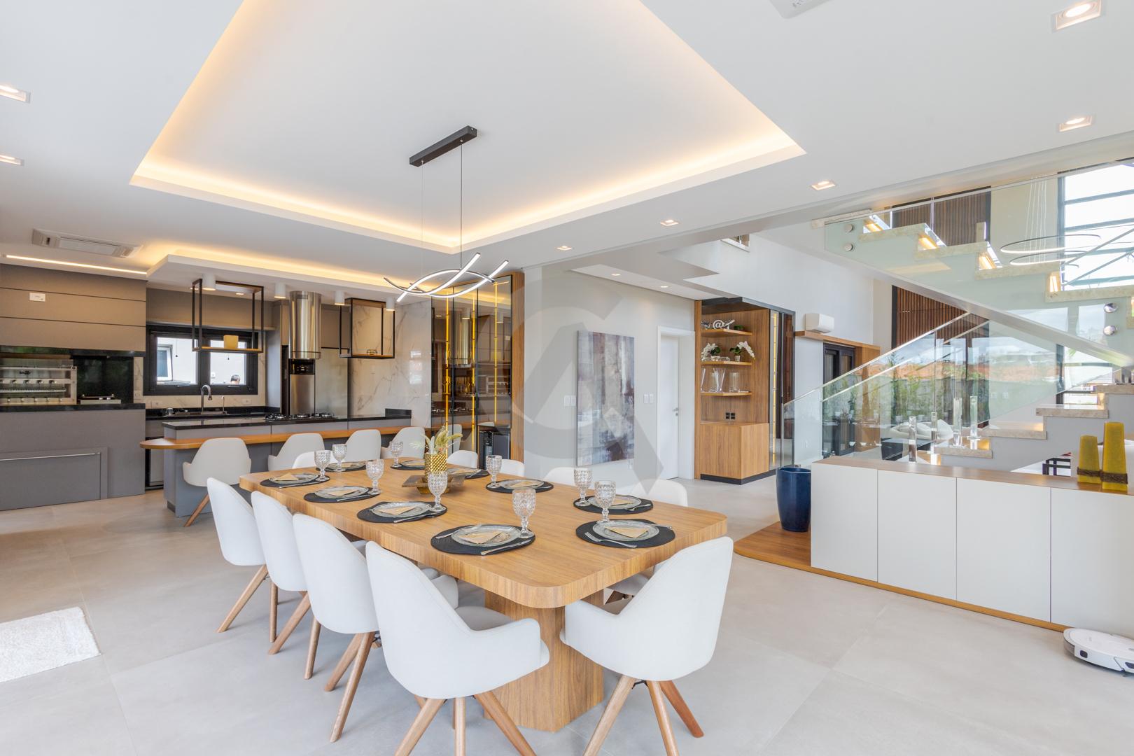 Casa em condom&iacute;nio &agrave; venda mobiliada 4 su&iacute;tes, p&aacute;tio com piscina em Canoas Rua Monte Castelo Canoas - 