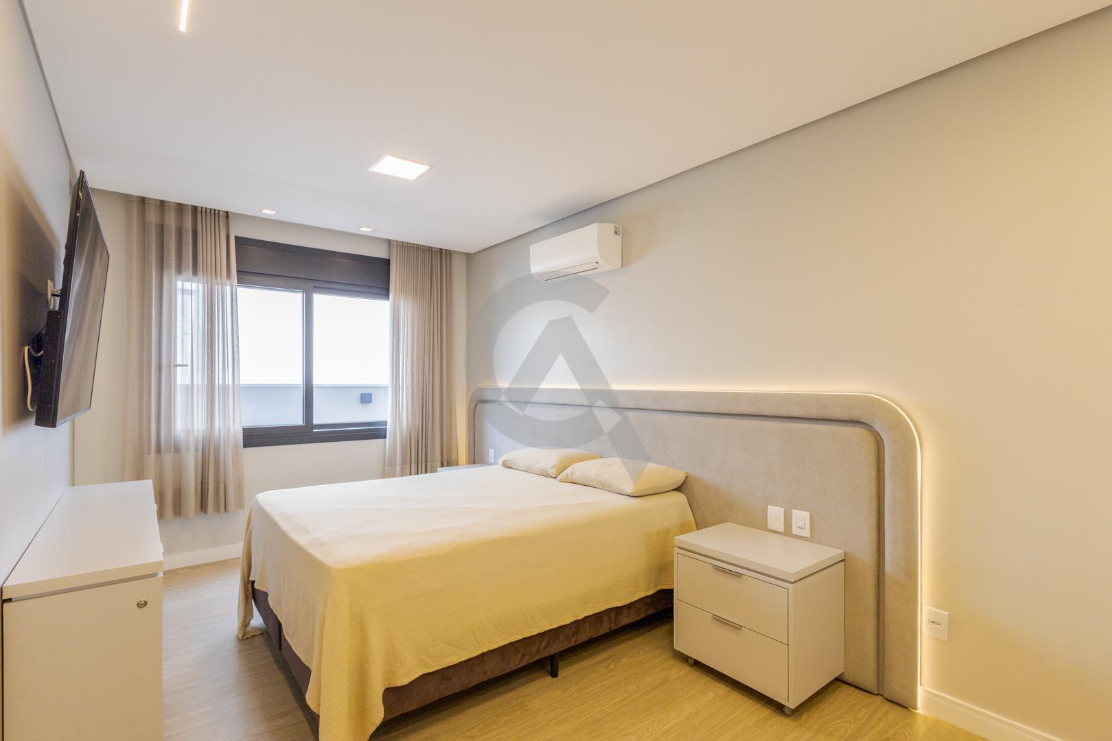 Casa em condom&iacute;nio &agrave; venda mobiliada 4 su&iacute;tes, p&aacute;tio com piscina em Canoas Rua Monte Castelo Canoas - 