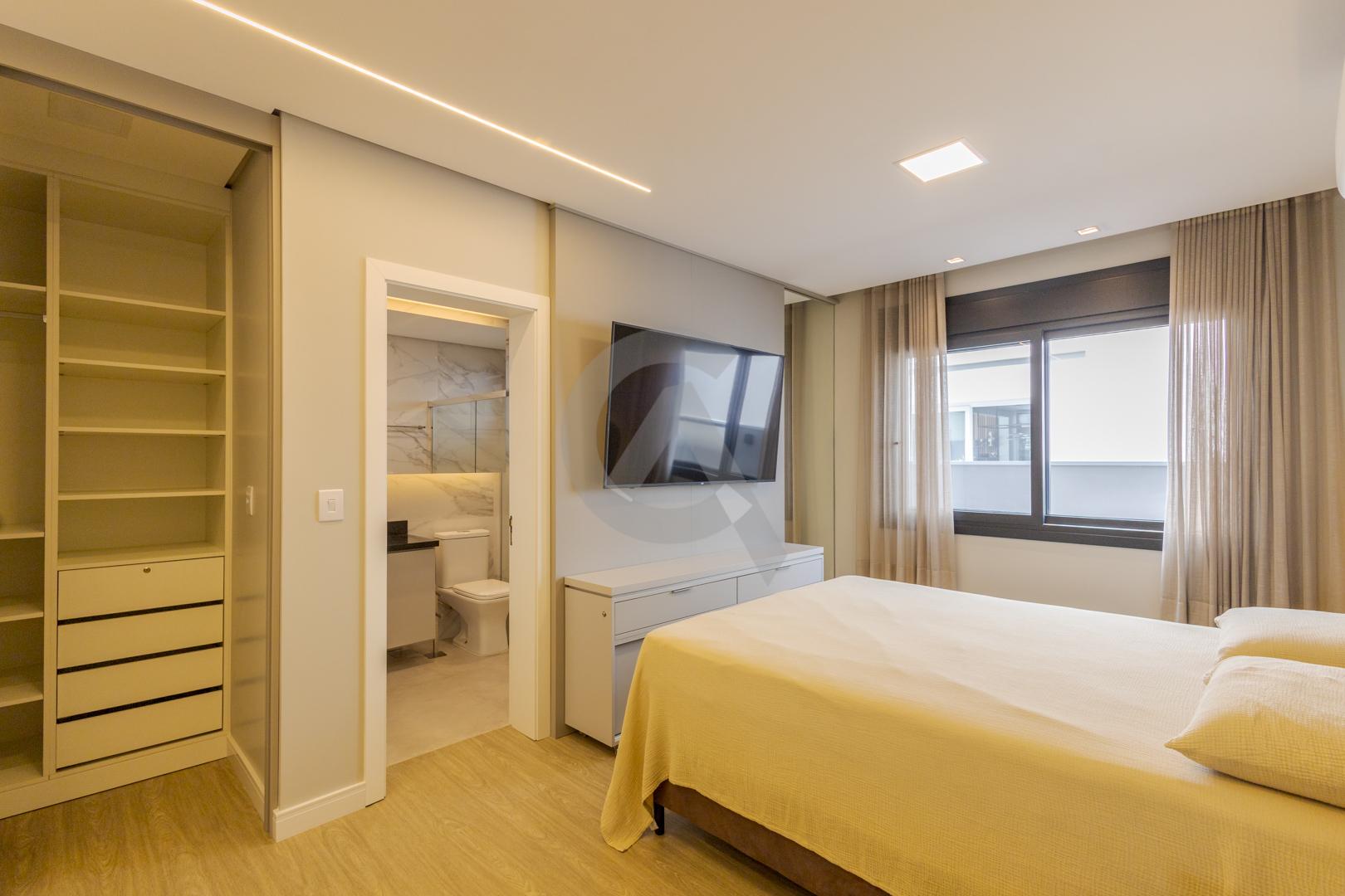 Casa em condom&iacute;nio &agrave; venda mobiliada 4 su&iacute;tes, p&aacute;tio com piscina em Canoas Rua Monte Castelo Canoas - 