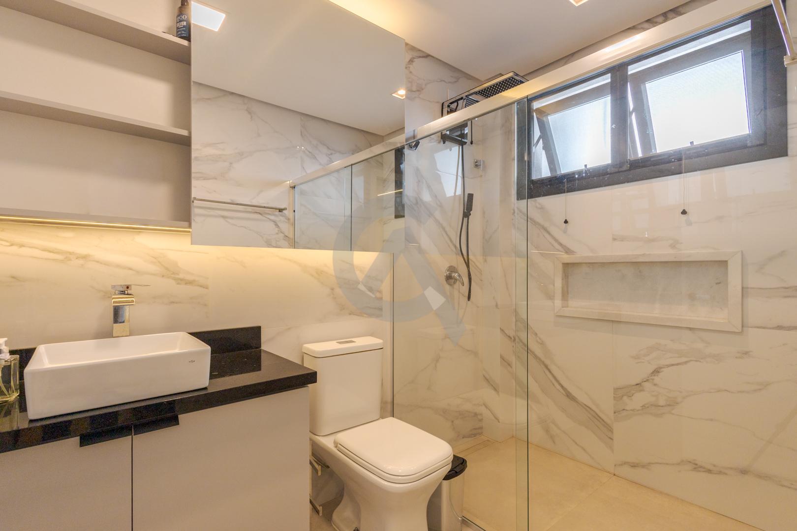 Casa em condom&iacute;nio &agrave; venda mobiliada 4 su&iacute;tes, p&aacute;tio com piscina em Canoas Rua Monte Castelo Canoas - 