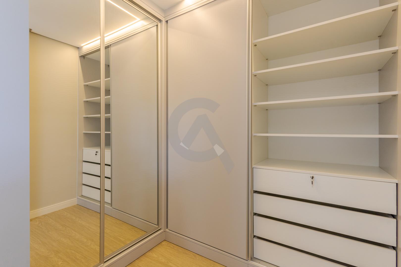 Casa em condom&iacute;nio &agrave; venda mobiliada 4 su&iacute;tes, p&aacute;tio com piscina em Canoas Rua Monte Castelo Canoas - 