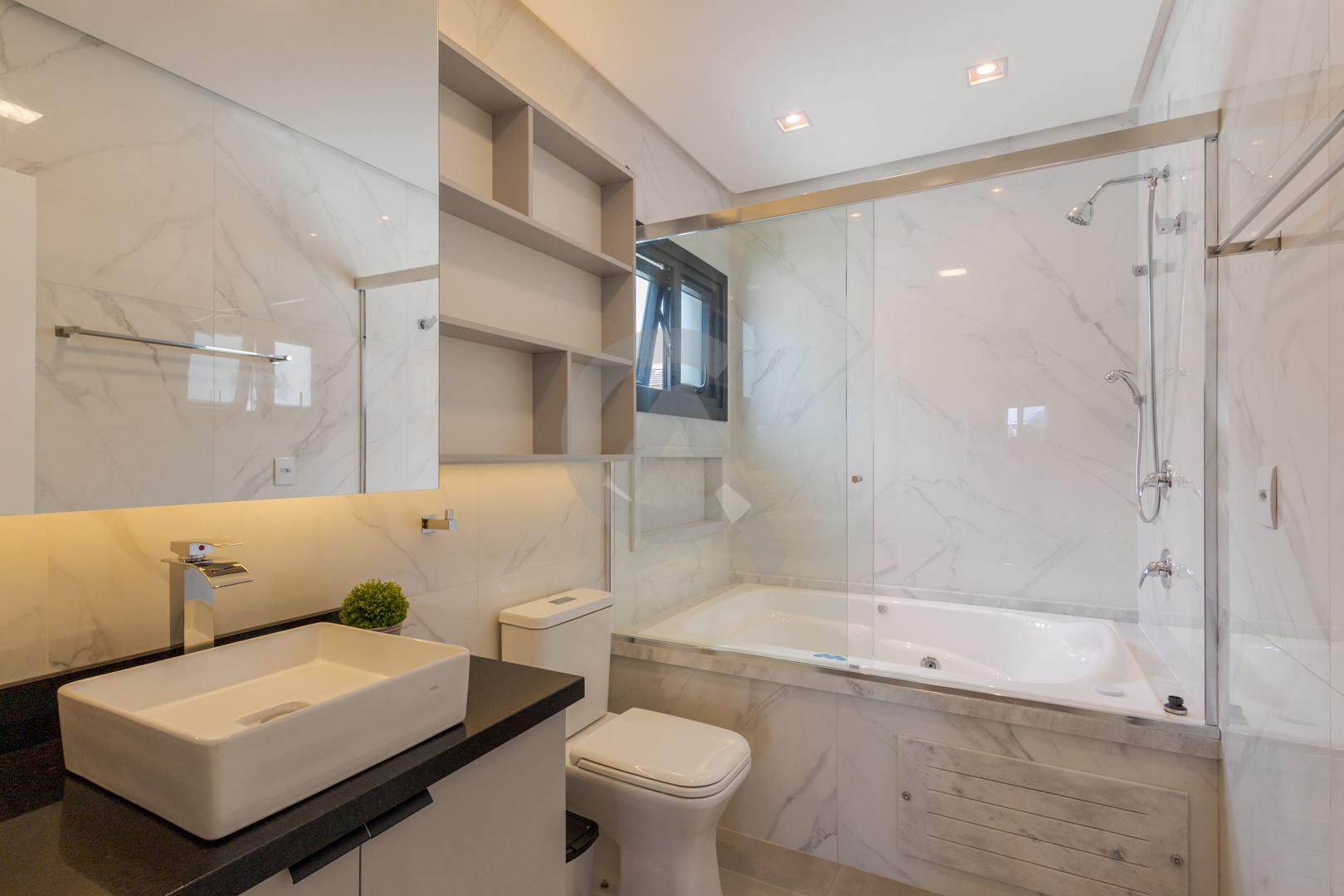 Casa em condom&iacute;nio &agrave; venda mobiliada 4 su&iacute;tes, p&aacute;tio com piscina em Canoas Rua Monte Castelo Canoas - 