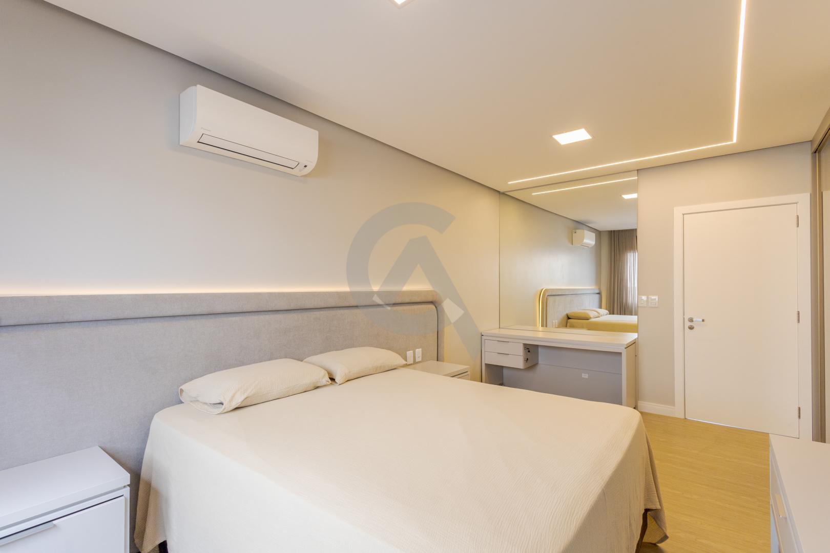 Casa em condom&iacute;nio &agrave; venda mobiliada 4 su&iacute;tes, p&aacute;tio com piscina em Canoas Rua Monte Castelo Canoas - 