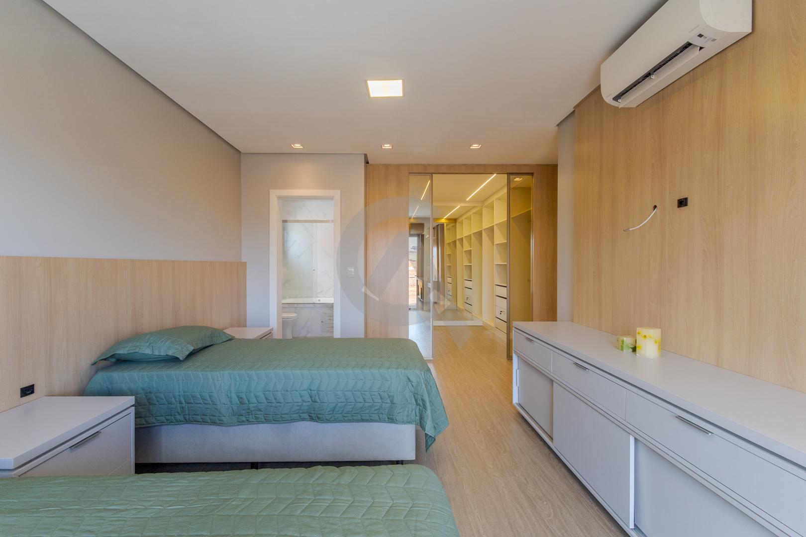 Casa em condom&iacute;nio &agrave; venda mobiliada 4 su&iacute;tes, p&aacute;tio com piscina em Canoas Rua Monte Castelo Canoas - 