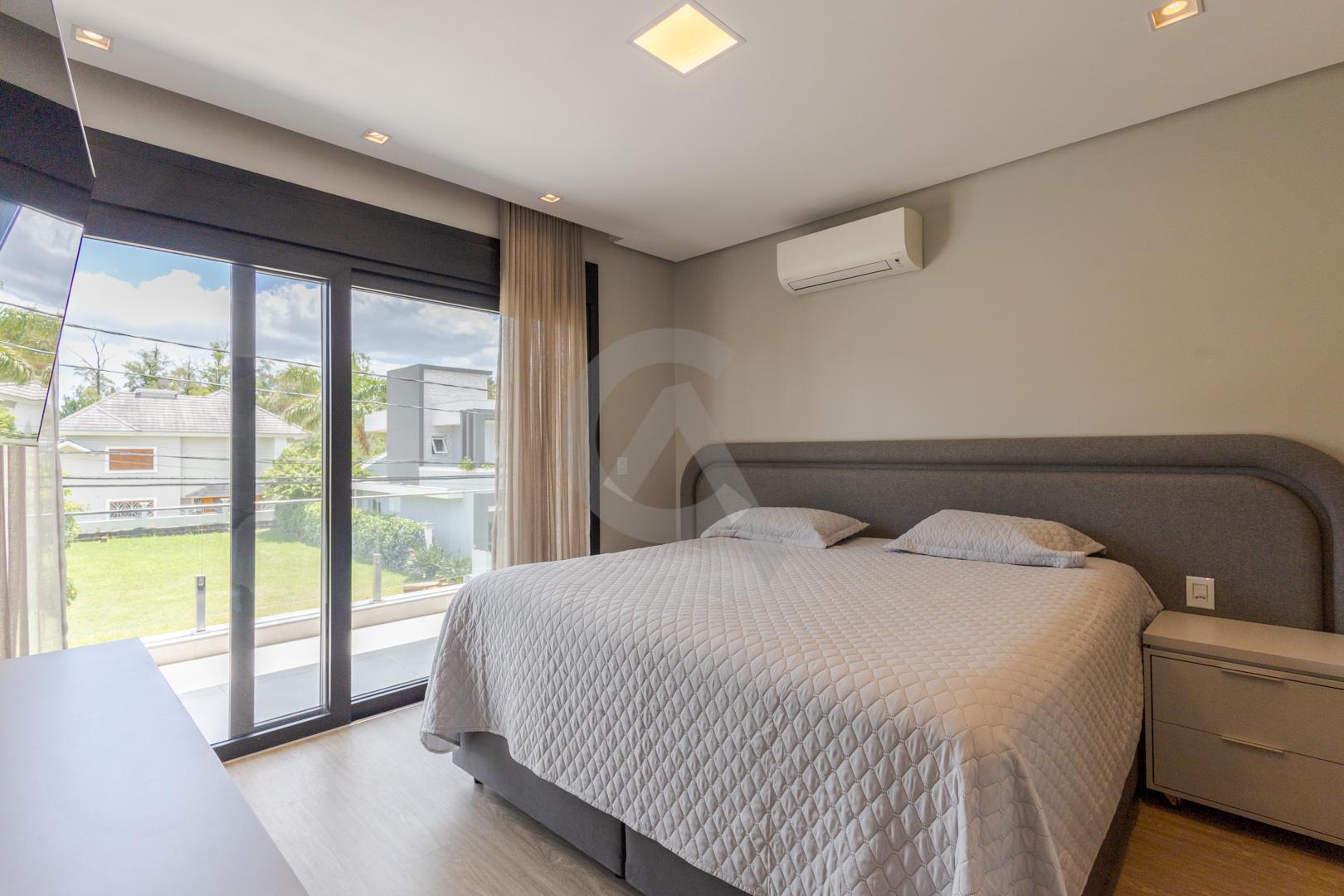 Casa em condom&iacute;nio &agrave; venda mobiliada 4 su&iacute;tes, p&aacute;tio com piscina em Canoas Rua Monte Castelo Canoas - 